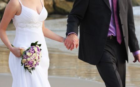 bride and groom, bride and groom holding hands, bride and groom at beach,