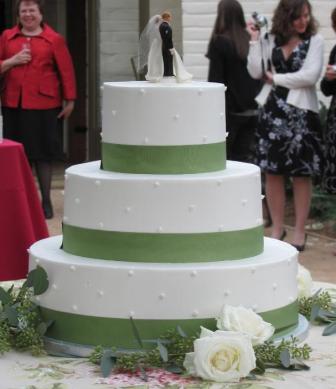 emerald green weddings cake ideas
