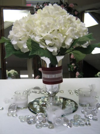 white flower arrangements for weddings