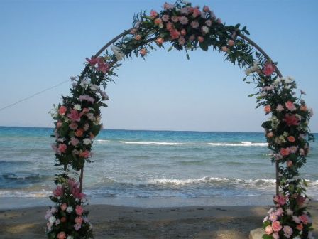 Mind it that this kind of wedding arch reception decorations is going to be 