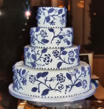 winter wedding cakes, white and purple wedding cakes, floral wedding cakes