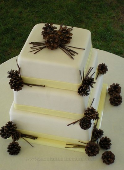 autumn wedding cakes, acorn wedding cake, fall wedding cakes