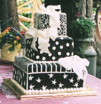 black and white wedding cakes, white and black wedding cakes, black wedding cakes, polka dot wedding cakes, cool black and white wedding cakes