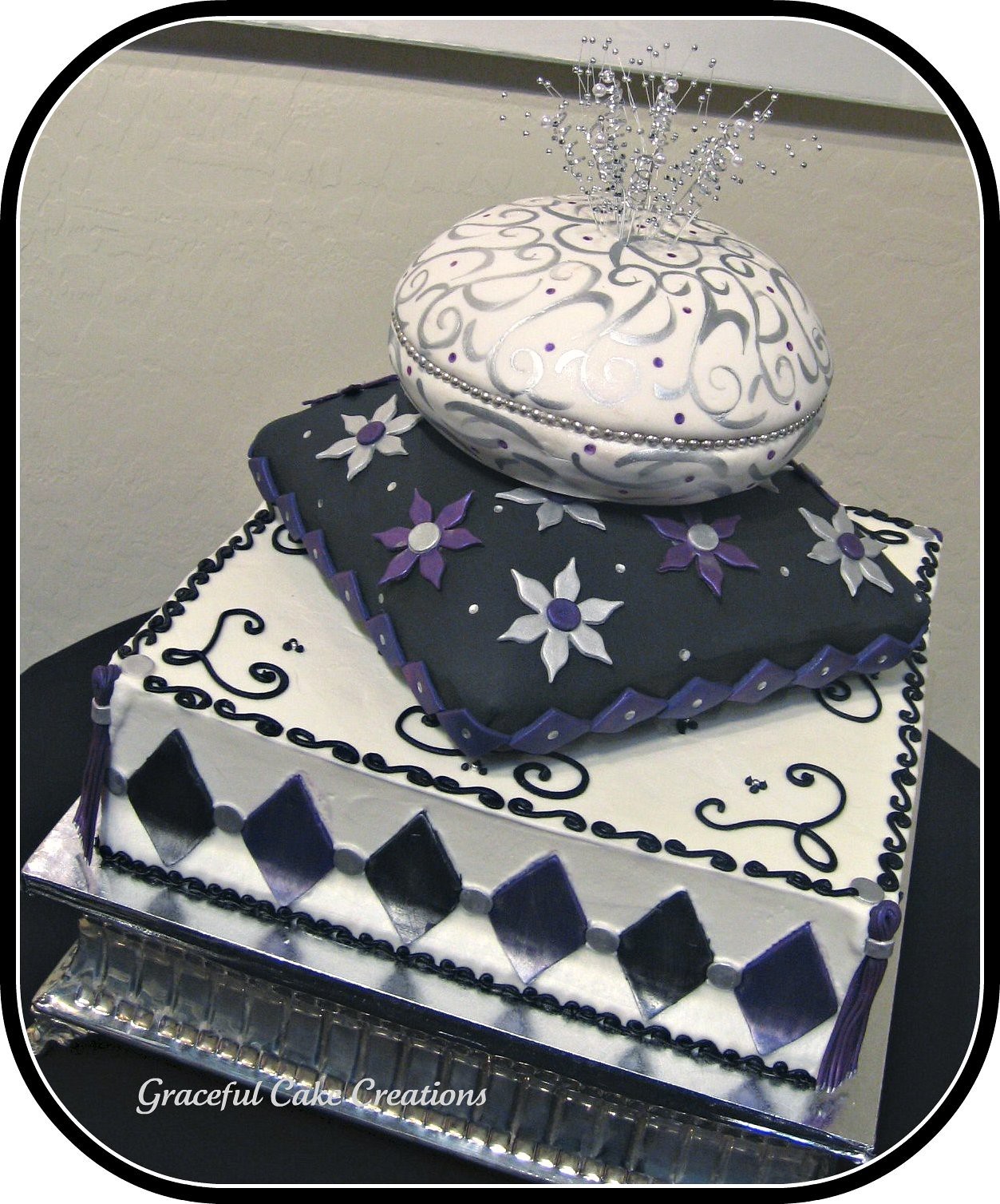 black and white wedding cake, white and black wedding cakes, black wedding cakes, modern wedding cakes, wedding cake ideas, modern wedding cakes