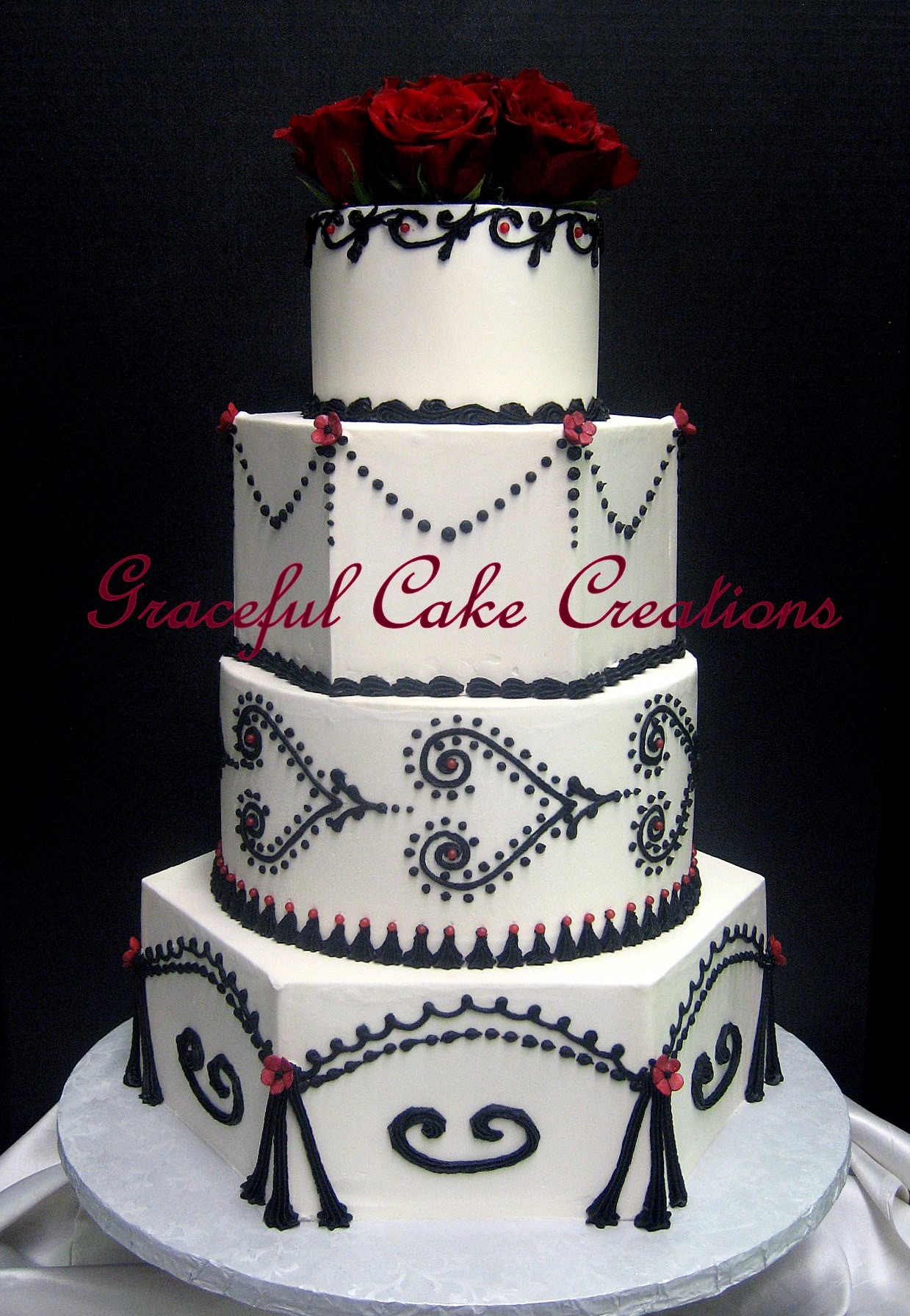 black and white wedding cake, white and black wedding cakes, black wedding cakes, modern wedding cakes, wedding cake ideas, modern wedding cakes
