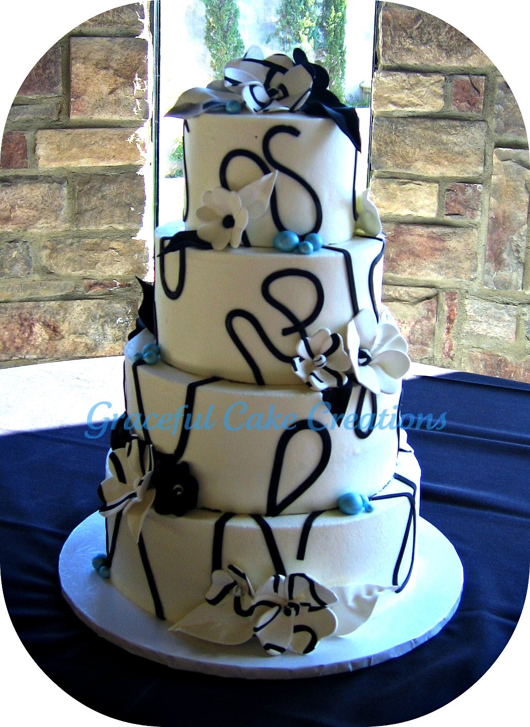 black and white wedding cake, white and black wedding cakes, black wedding cakes, modern wedding cakes, wedding cake ideas, modern wedding cakes