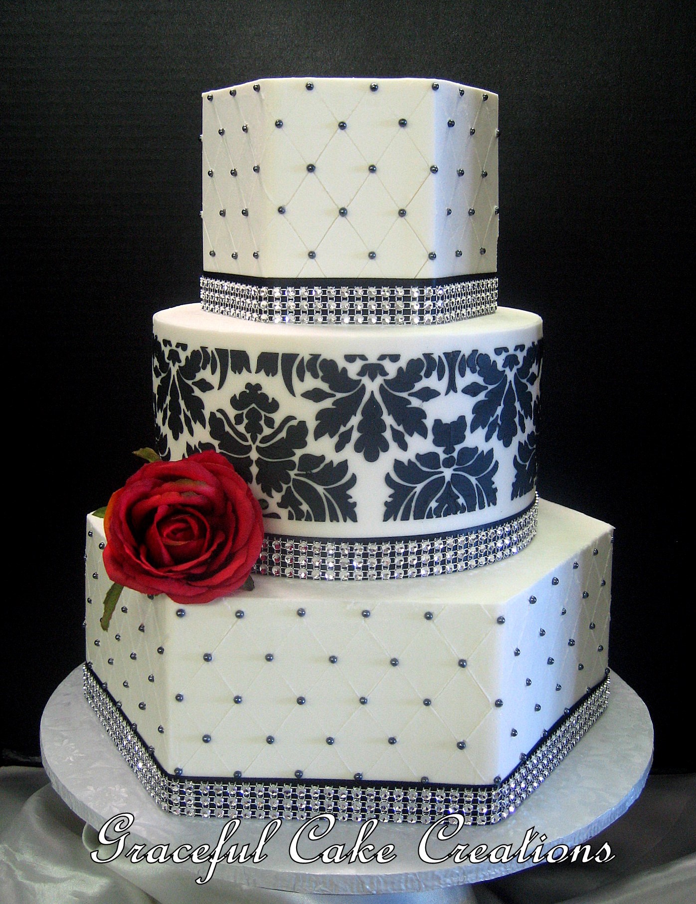 black and white wedding cake, white and black wedding cakes, black wedding cakes, modern wedding cakes, wedding cake ideas, modern wedding cakes