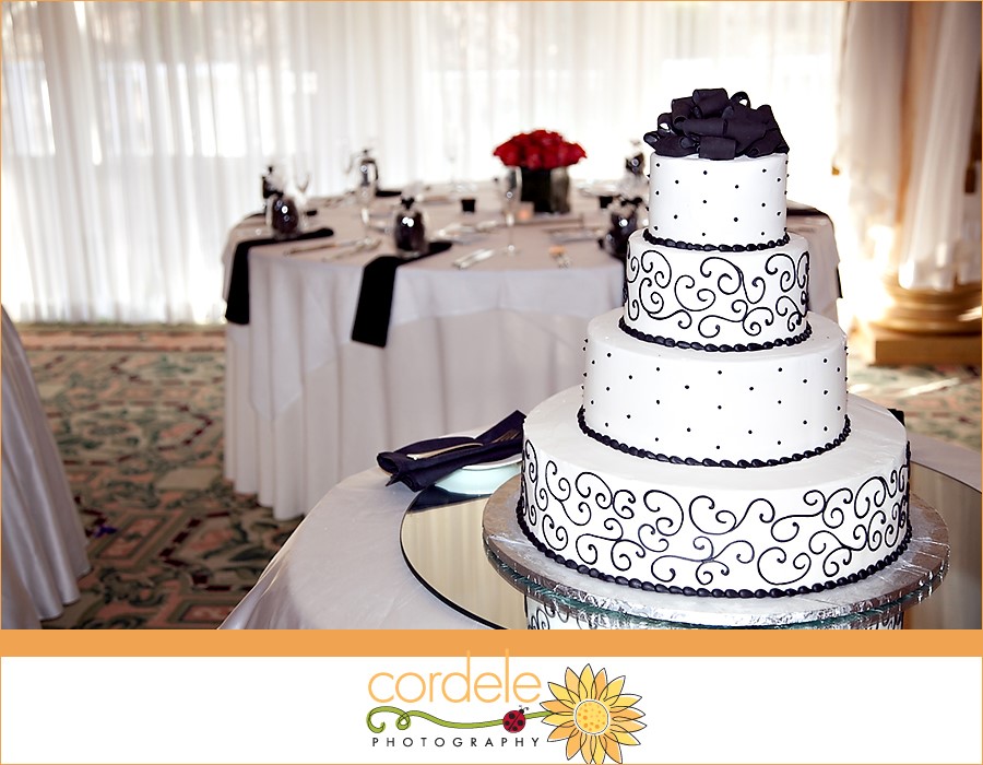 black and white wedding cake, white and black wedding cakes, black wedding cakes, modern wedding cakes, wedding cake ideas