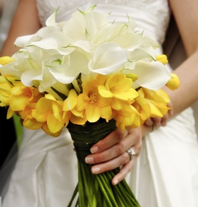 Bride With Yellow and White Wedding Bouquet