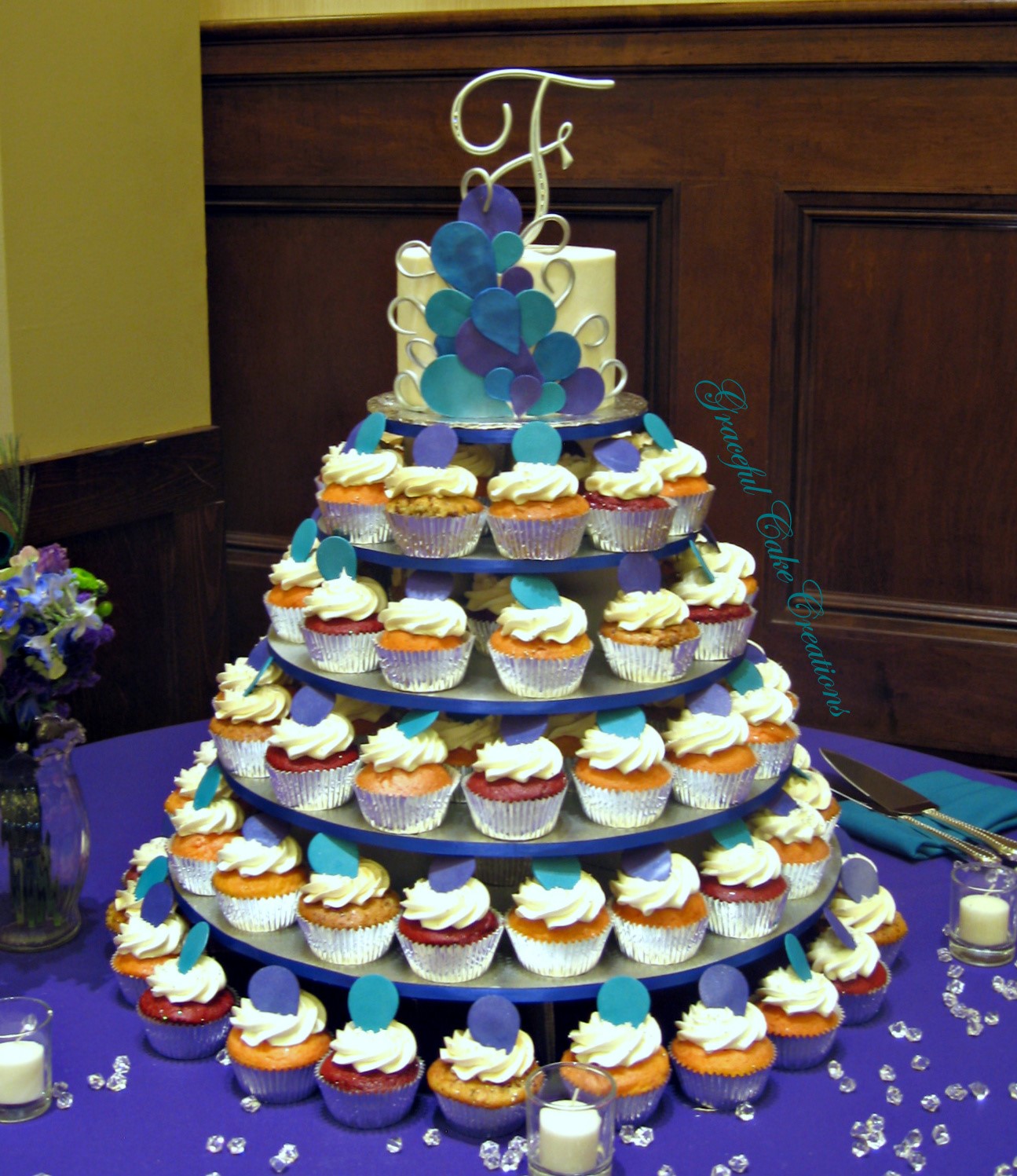 cupcake tiered wedding cakes, wedding cupcakes, wedding cupcake ideas, ideas for wedding cupcakes