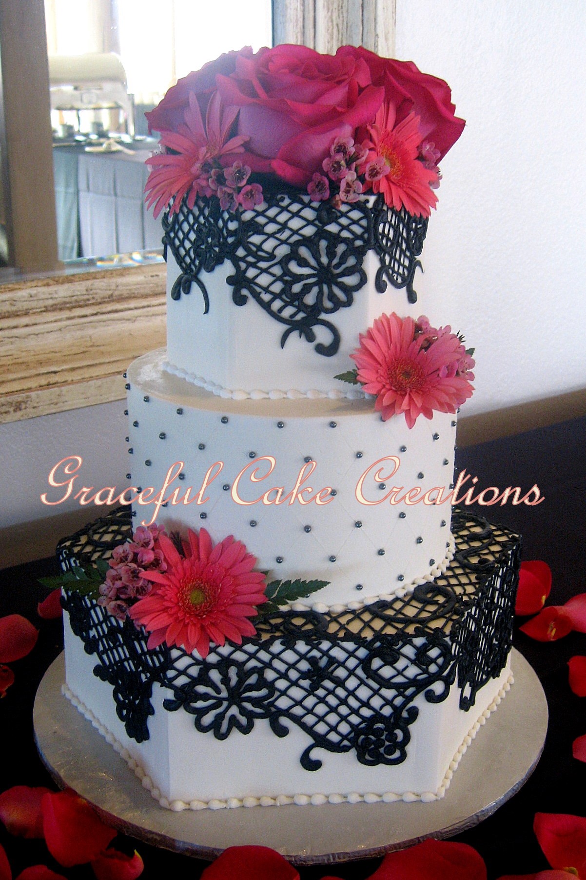 daisy wedding cakes, floral wedding cakes, daisy wedding ideas, wedding cake ideas, black and white cake