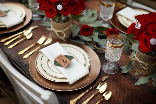 rustic wedding table and centerpieces