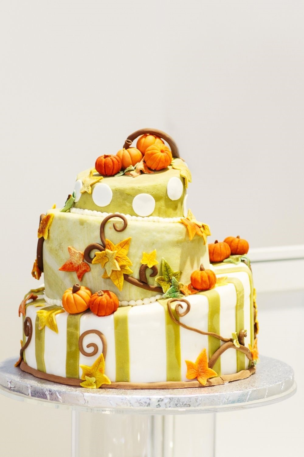 Fall Wedding Cakes, Fall Wedding Cake Design, Autumn Wedding Cakes, Wedding Cake Ideas, Fall Wedding Cake Ideas, Autumn Wedding Cake Ideas
