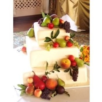fall wedding cakes, fruity wedding cakes, wedding cakes with fruit