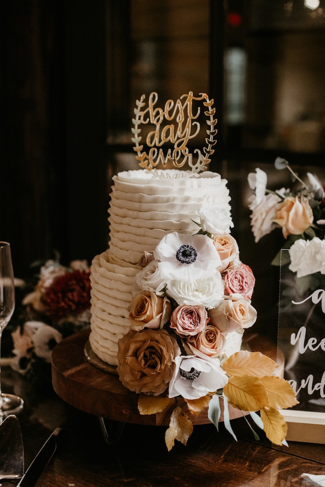 Gorgeous Modern Floral Wedding Cake