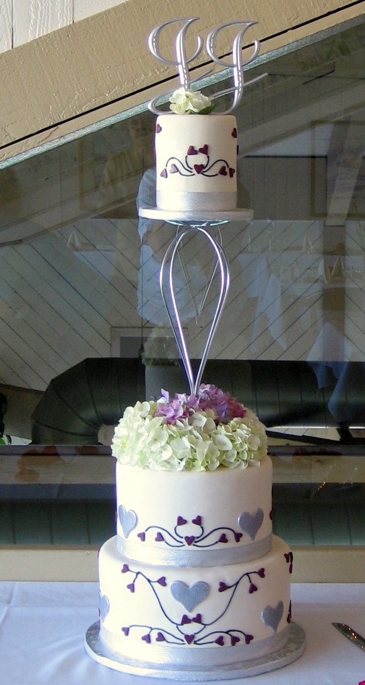 heart shaped wedding cakes, wedding cakes, wedding cake ideas, heart wedding cakes, romantic wedding cakes