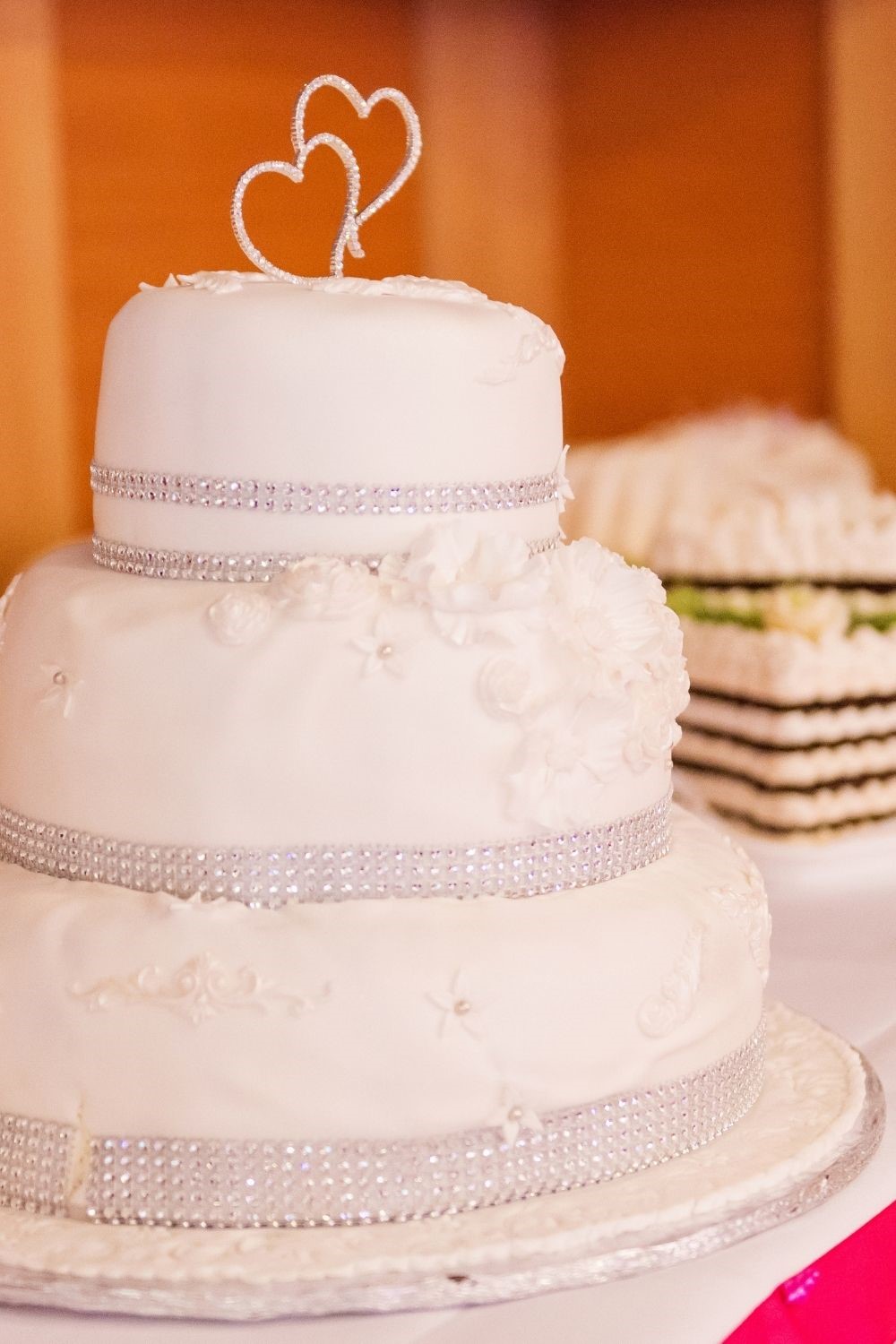 heart shaped wedding cakes, wedding cakes, wedding cake ideas, heart wedding cakes, romantic wedding cakes