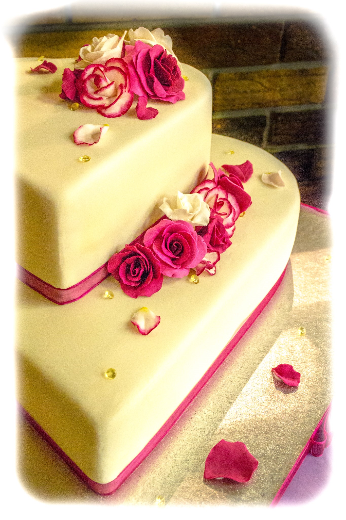 heart shaped wedding cakes, wedding cakes, wedding cake ideas, heart wedding cakes, romantic wedding cakes