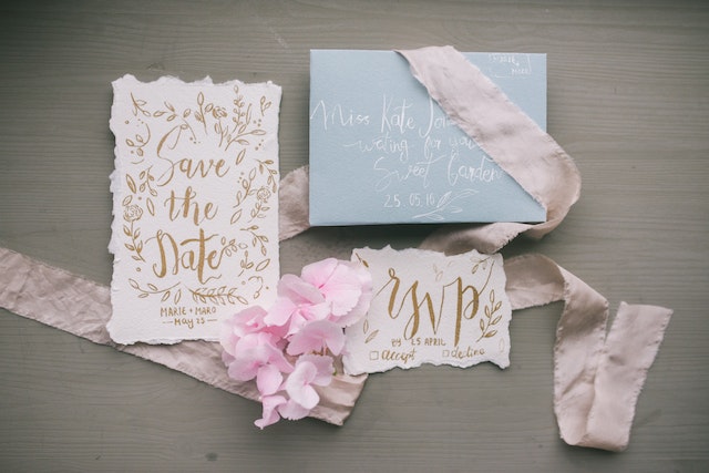 pretty white, blue and gold wedding stationery.