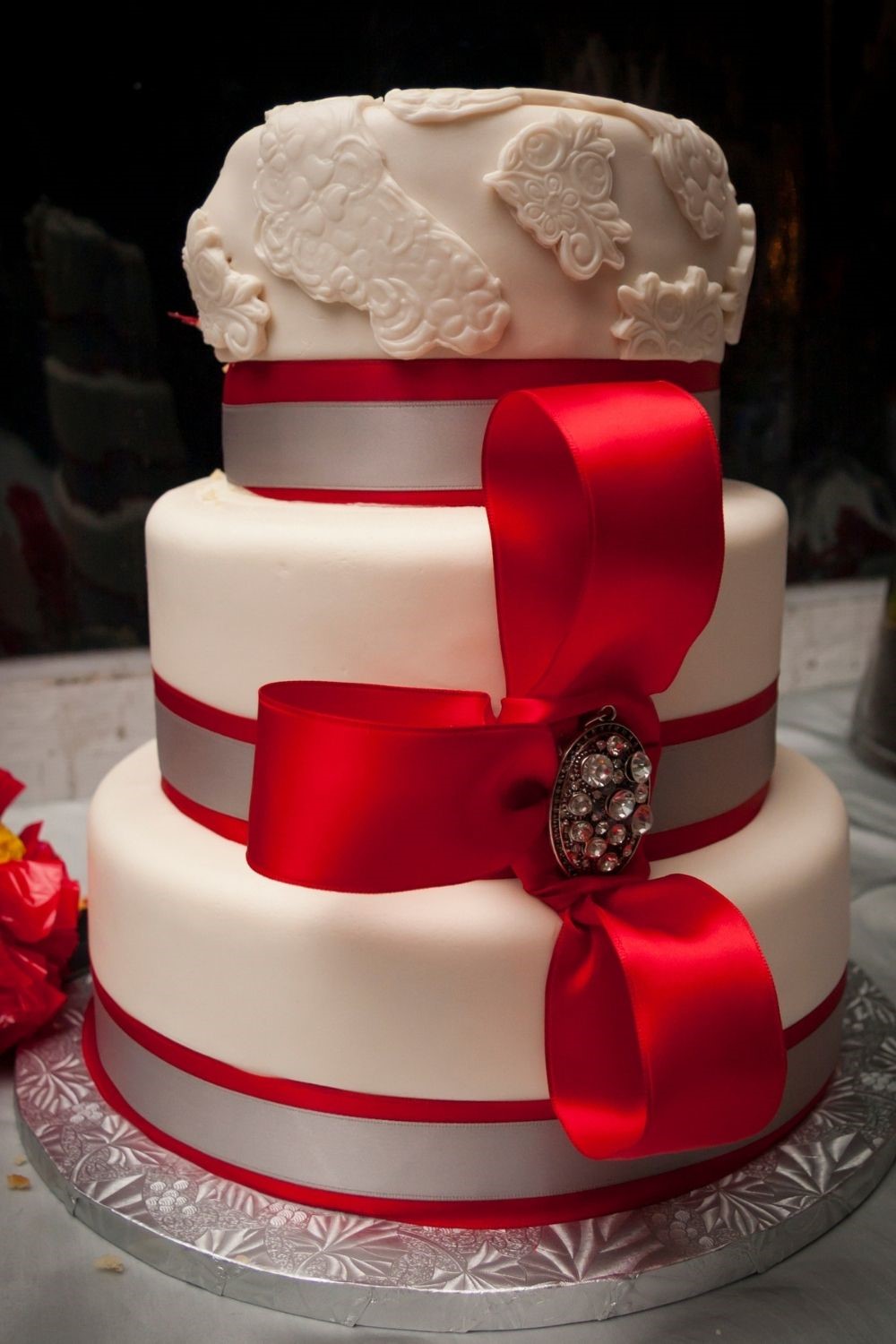 red wedding cakes, red wedding cake ideas, red wedding cake, wedding cake ideas