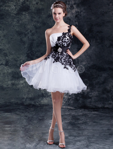 short wedding dresses, black and white wedding dresses, Two-Tone Wedding Dress One-Shoulder Knee-Length Strapless Tiered Lace Wedding Gown