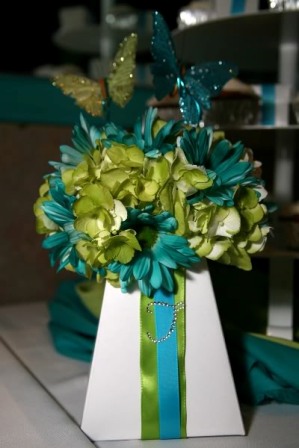 spring wedding colors, blue and green wedding centerpiece, blue and green wedding flowers