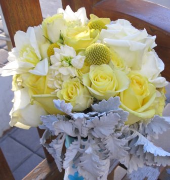spring wedding colors, yellow and white wedding bouquet, yellow and white wedding flowers