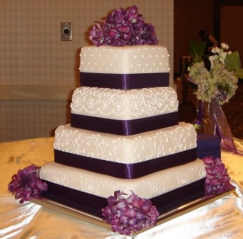 summer wedding cake, purple wedding cake, purple and white wedding cake