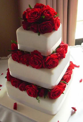 summer wedding cake, red wedding cake, red and white wedding cake, white wedding cake with red roses