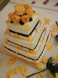 summer wedding cake, yellow wedding cake, white and yellow wedding cake, white wedding cake with yellow roses