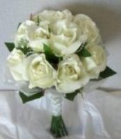 summer wedding colors, white wedding bouquet, white wedding flowers