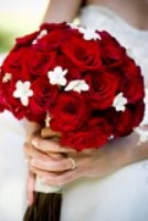 summer wedding colors, red and white wedding bouquet, red and white wedding flowers