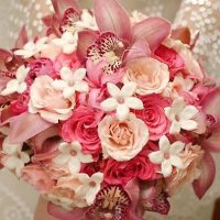summer wedding colors, pink and white bridal bouquet, pink and white wedding flowers
