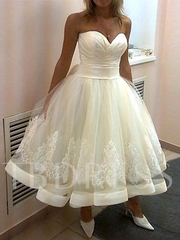 tea length bridal gown, tea length wedding dresses, Sweetheart Appliques Tea-Length Beach Wedding Dress