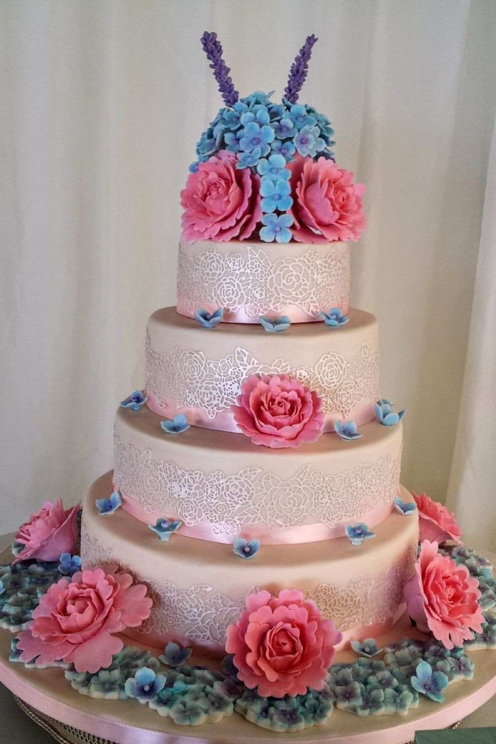 tropical wedding cake, tropical wedding cake ideas, floral wedding cakes, wedding cakes with flowers