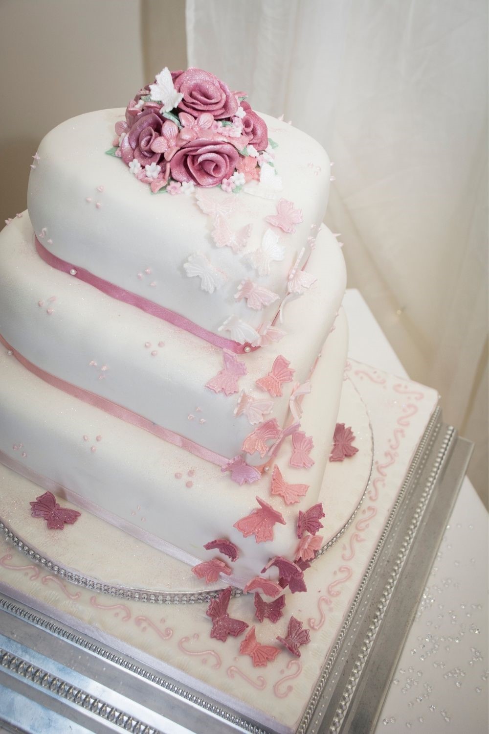 tropical wedding cake, tropical wedding cake ideas, floral wedding cakes, wedding cakes with flowers