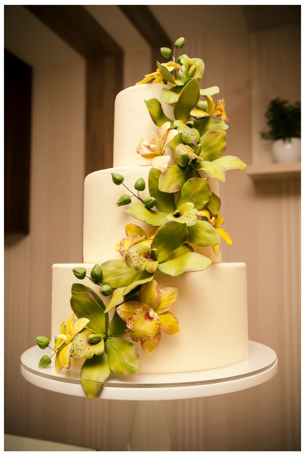 wedding cake, wedding cake ideas, wedding cake inspiration, wedding cake photos, green and white wedding cake