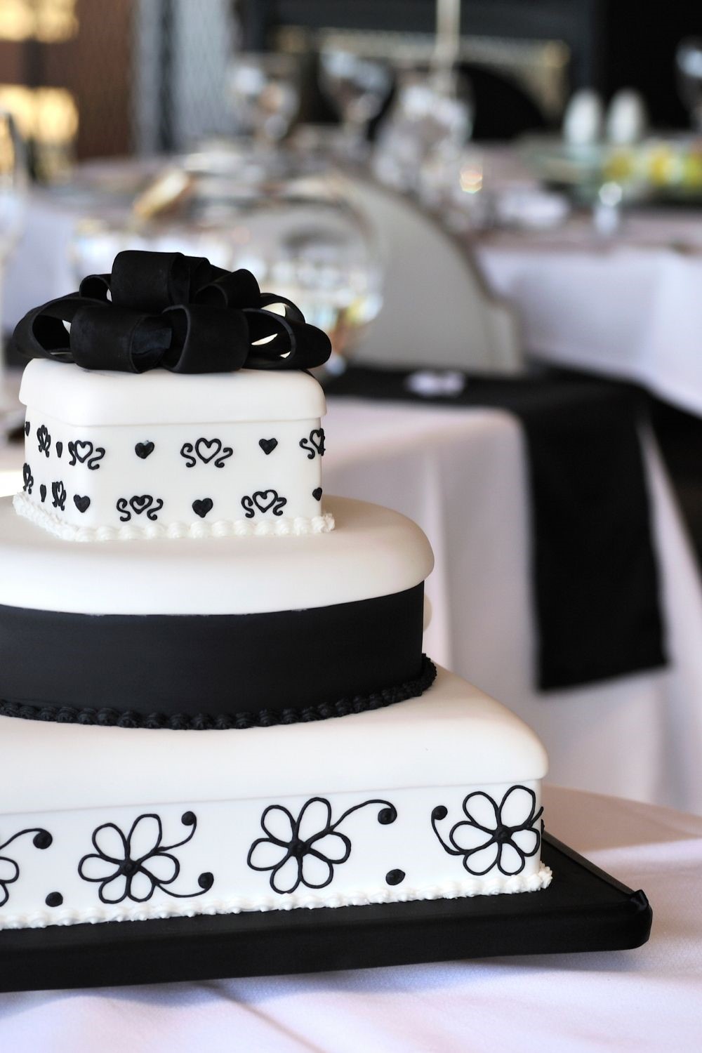 pretty black and white wedding cake