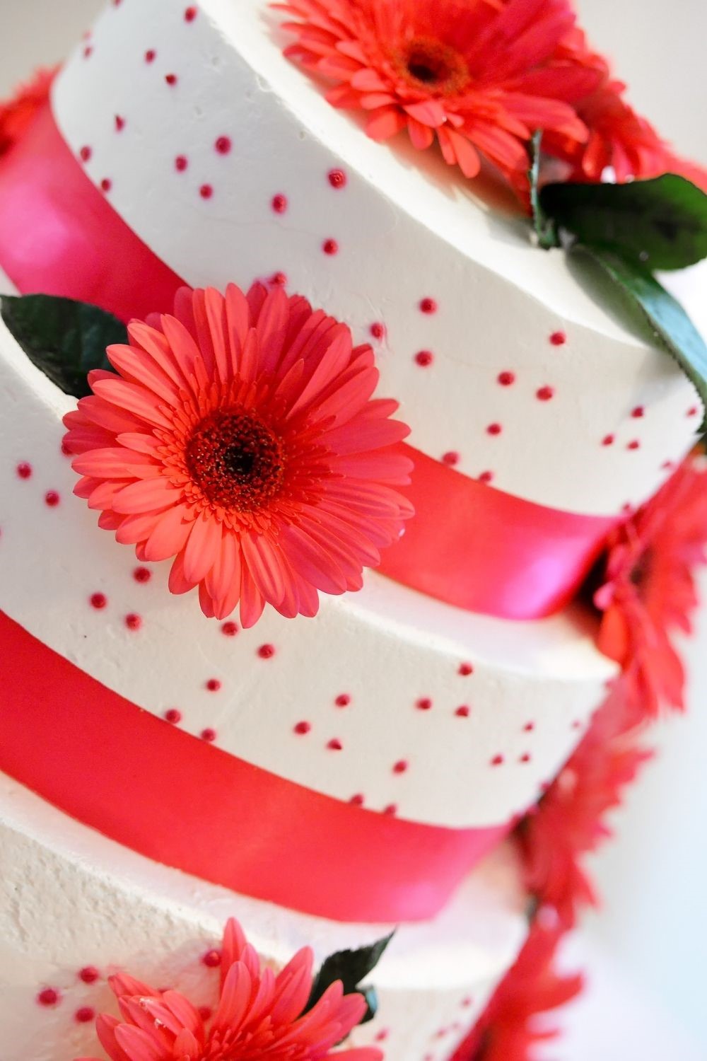 wedding cakes with fresh flowers, wedding cakes with flowers, floral wedding cakes, wedding cake ideas, wedding cake photos