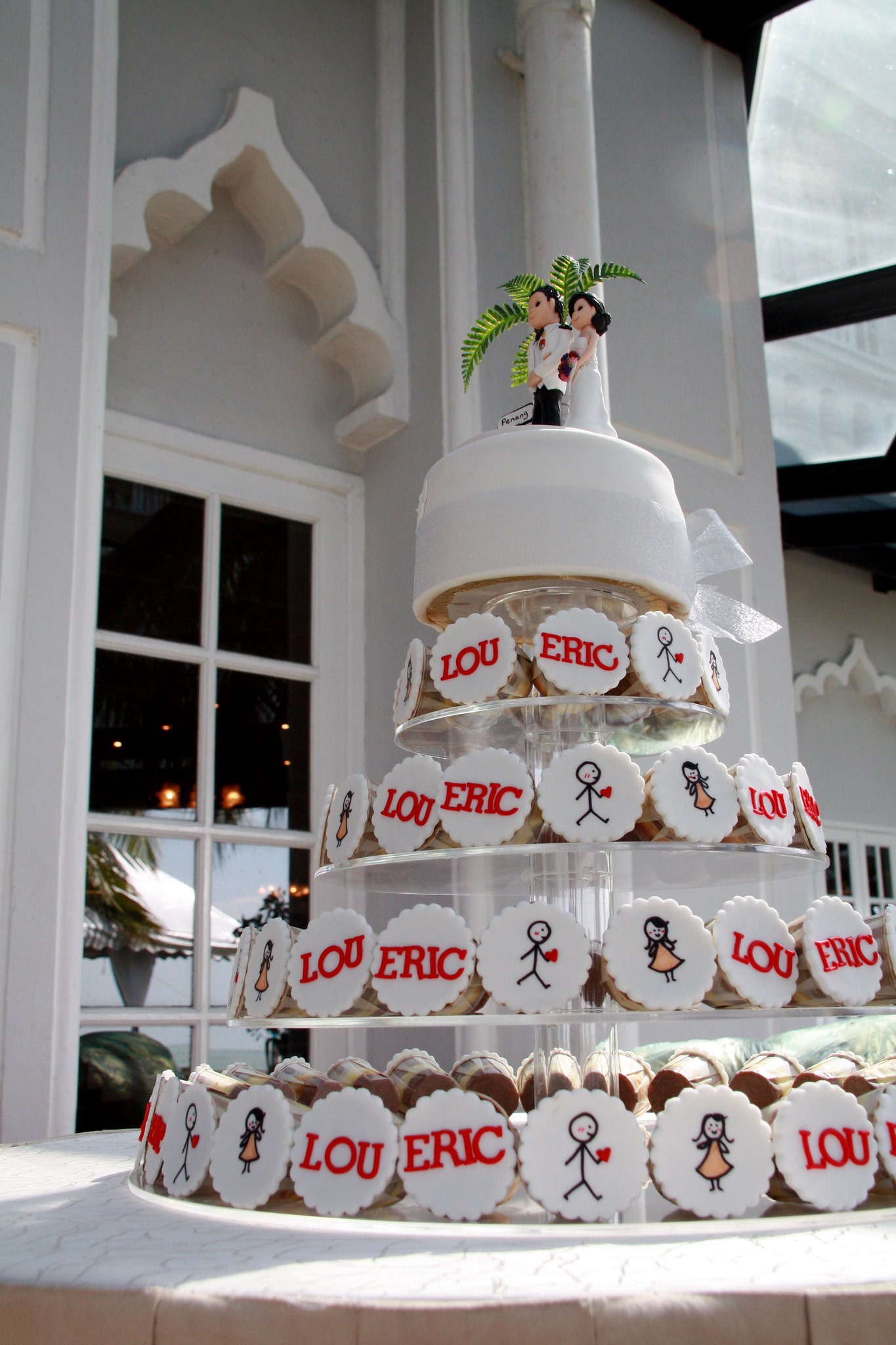 wedding cupcakes, wedding cupcake ideas, tiered cupcakes, wedding dessert ideas