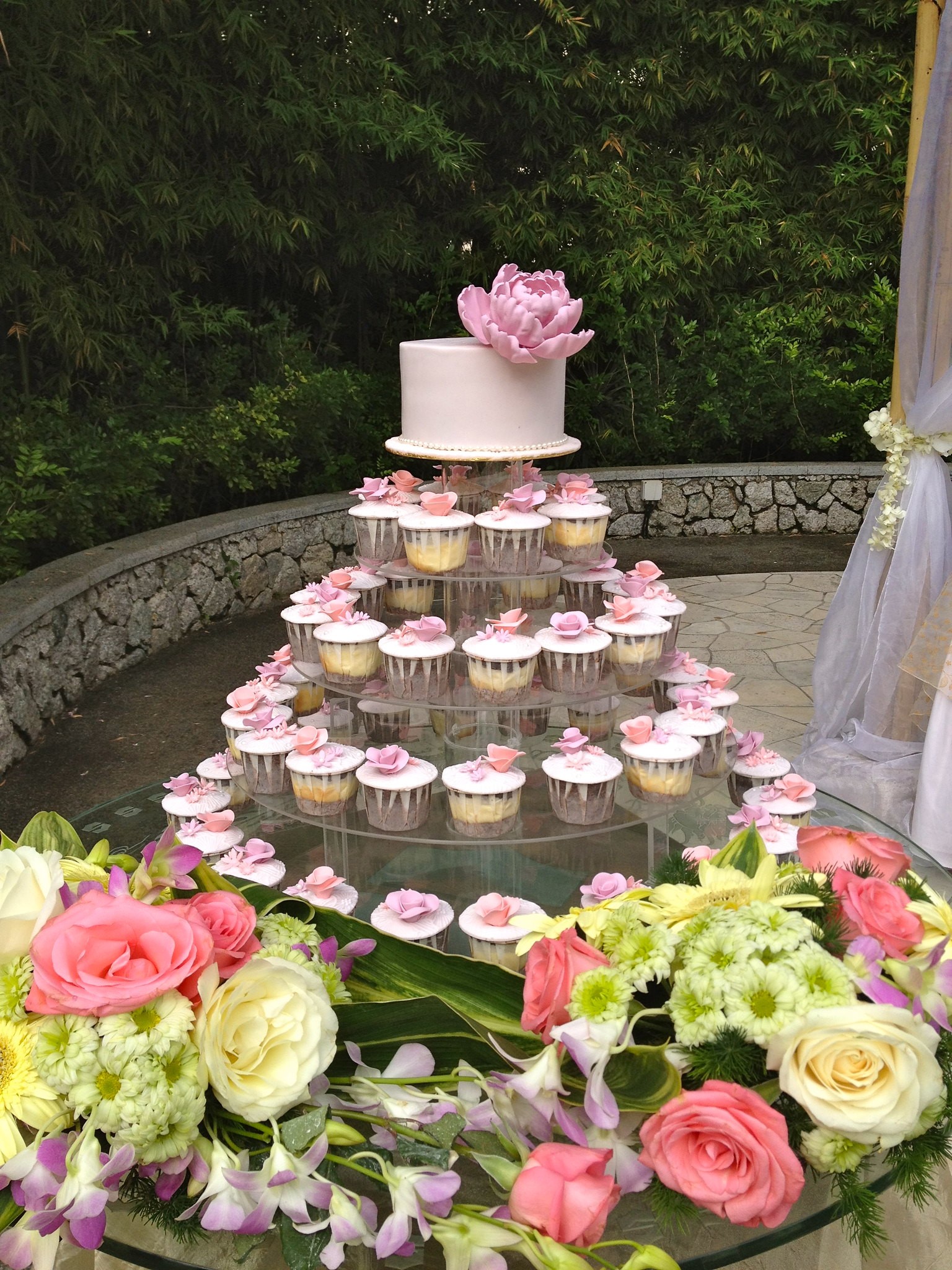 wedding cupcakes, wedding cupcake ideas, tiered cupcakes, wedding dessert ideas