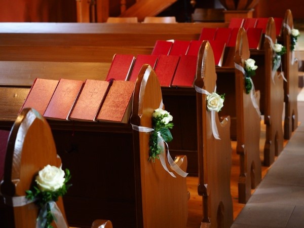 wedding pew floral bouquets for a church wedding