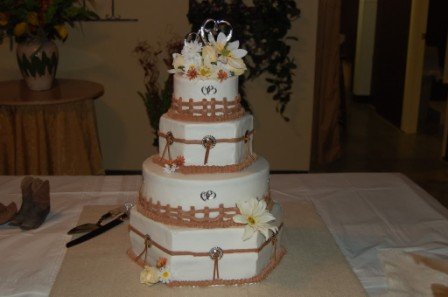 western wedding ideas, western wedding cake, brown and white wedding cake