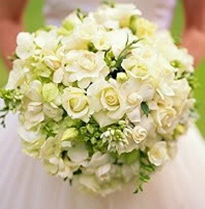 winter wedding decorations, white bridal bouquet, winter wedding flowers