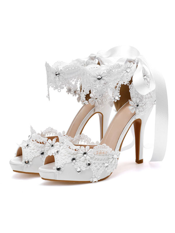Women's White Lace Floral Bridal Shoe With Bow